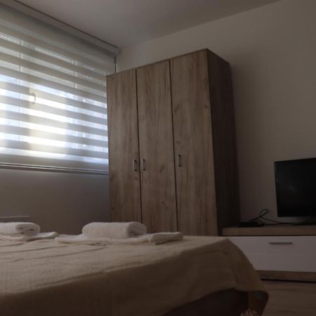 베오그라드 Apartman Lena Banovo Brdo 아파트 외부 사진